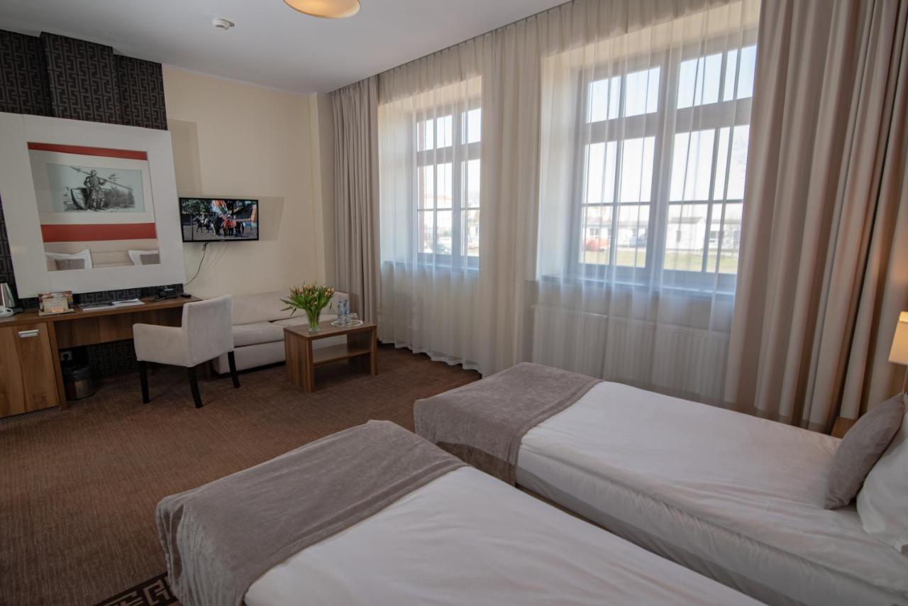Hotel Zamek Ґнєв Екстер'єр фото