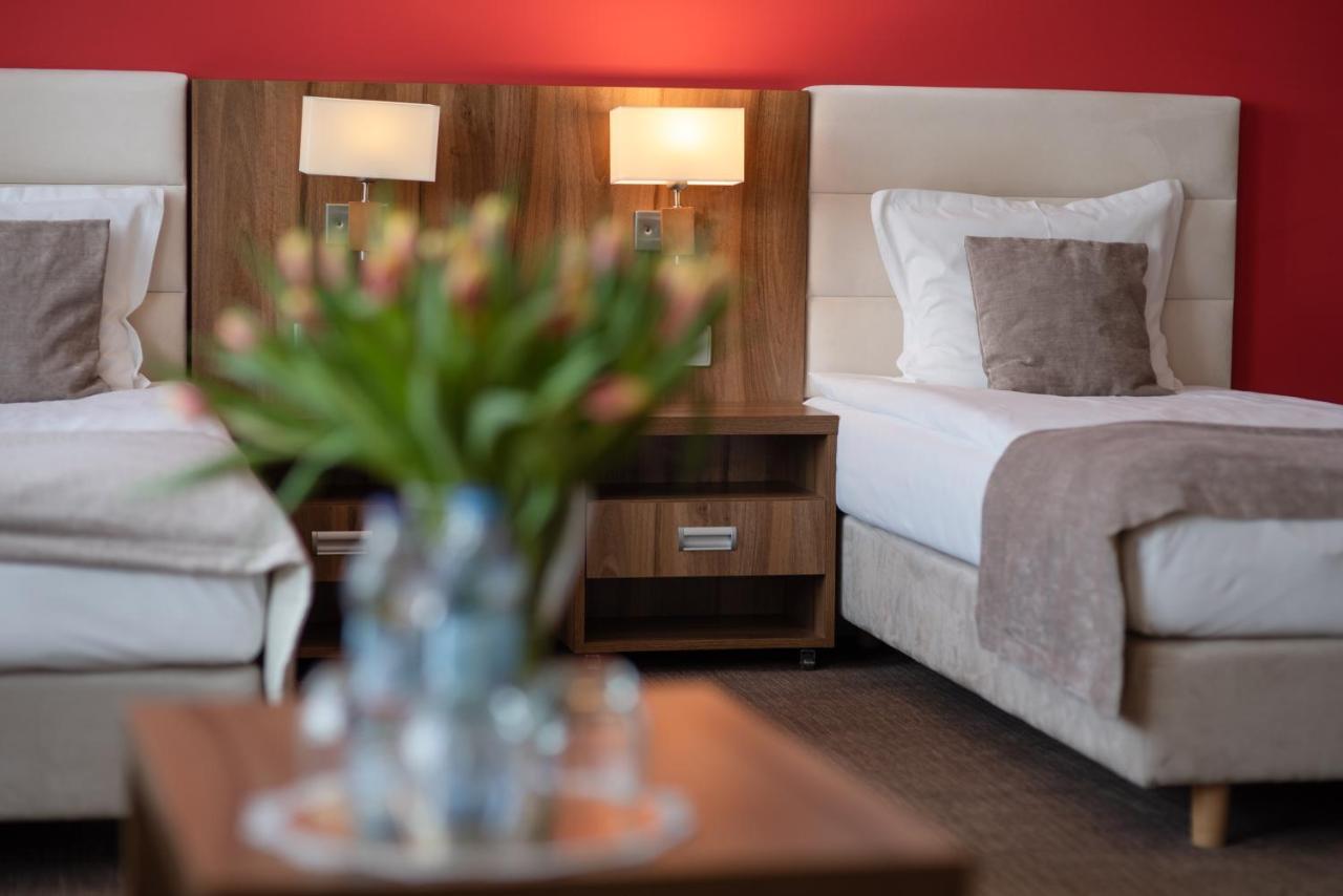 Hotel Zamek Ґнєв Екстер'єр фото