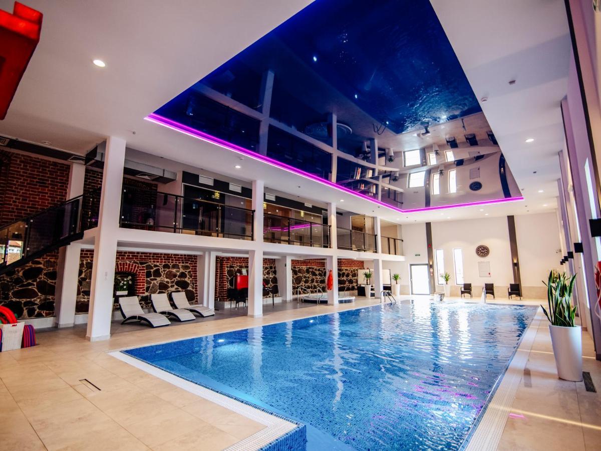 Hotel Zamek Ґнєв Екстер'єр фото