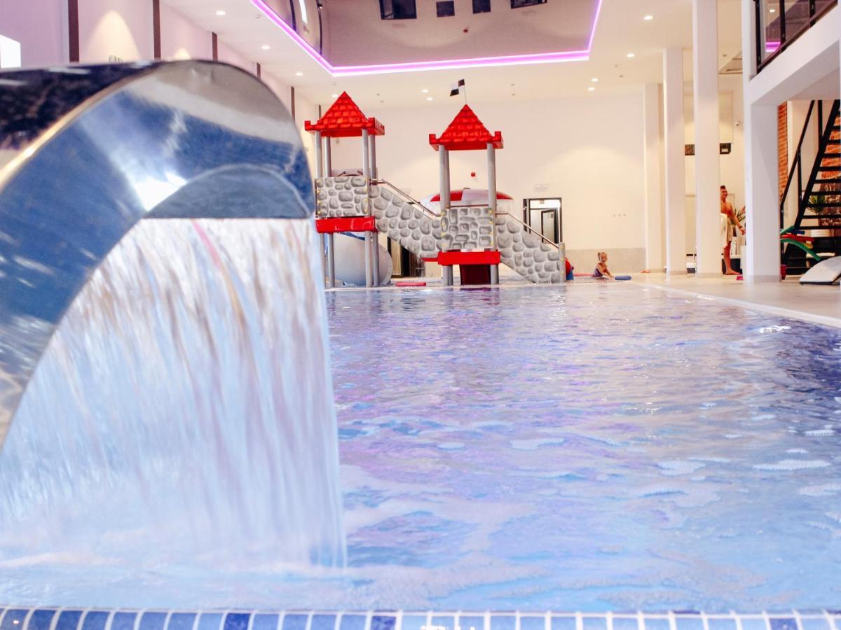 Hotel Zamek Ґнєв Екстер'єр фото
