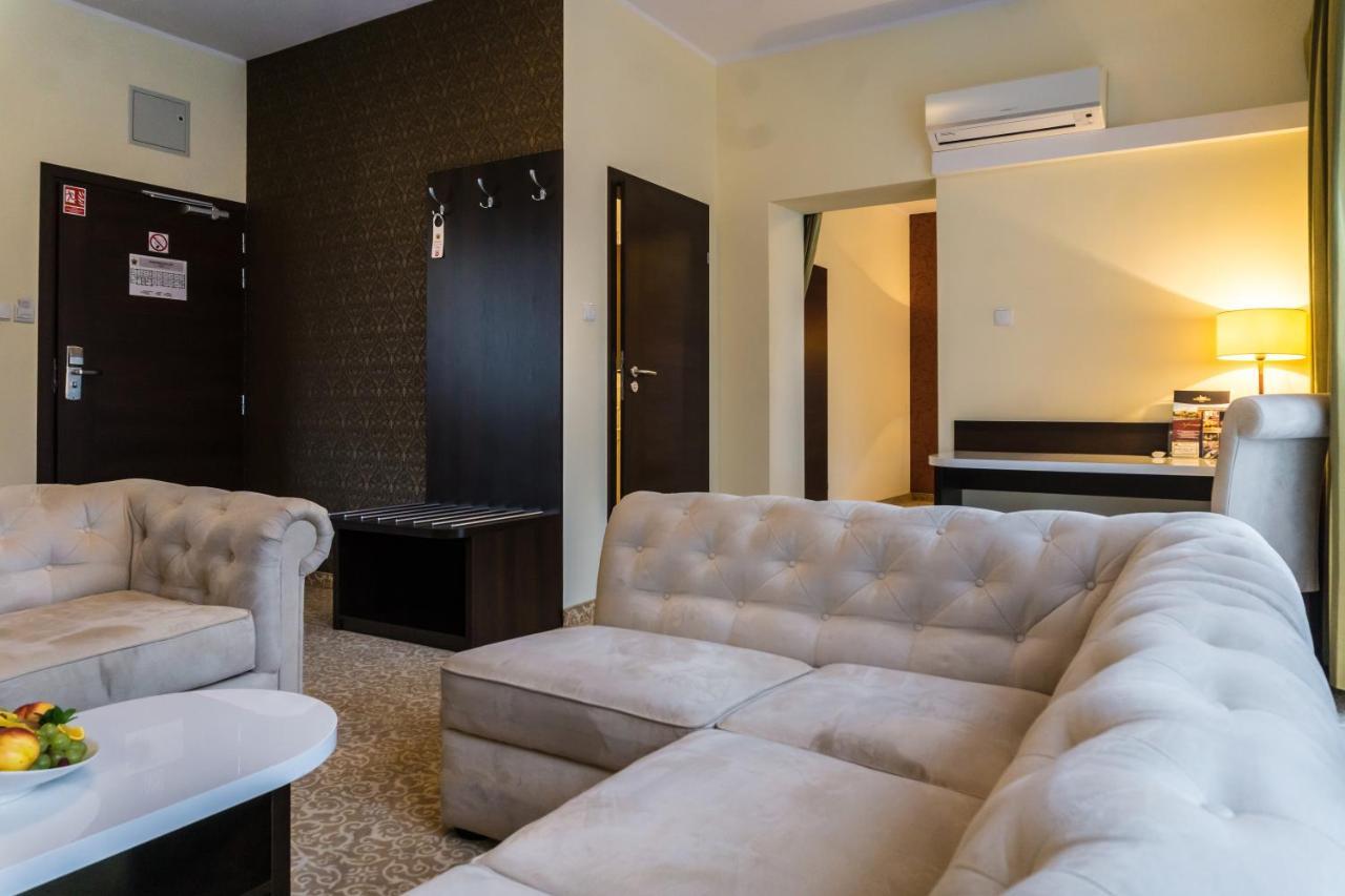 Hotel Zamek Ґнєв Екстер'єр фото
