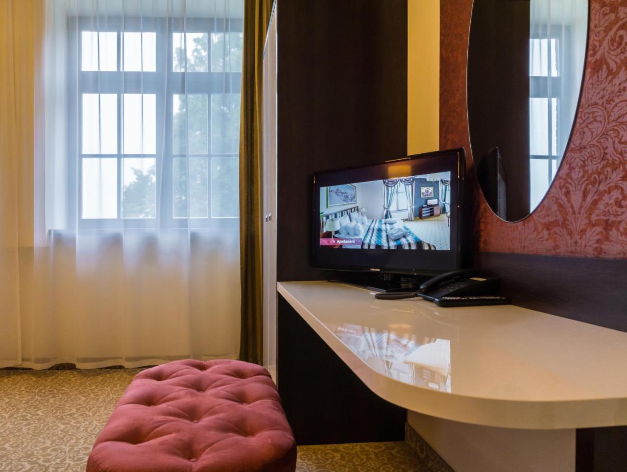 Hotel Zamek Ґнєв Екстер'єр фото