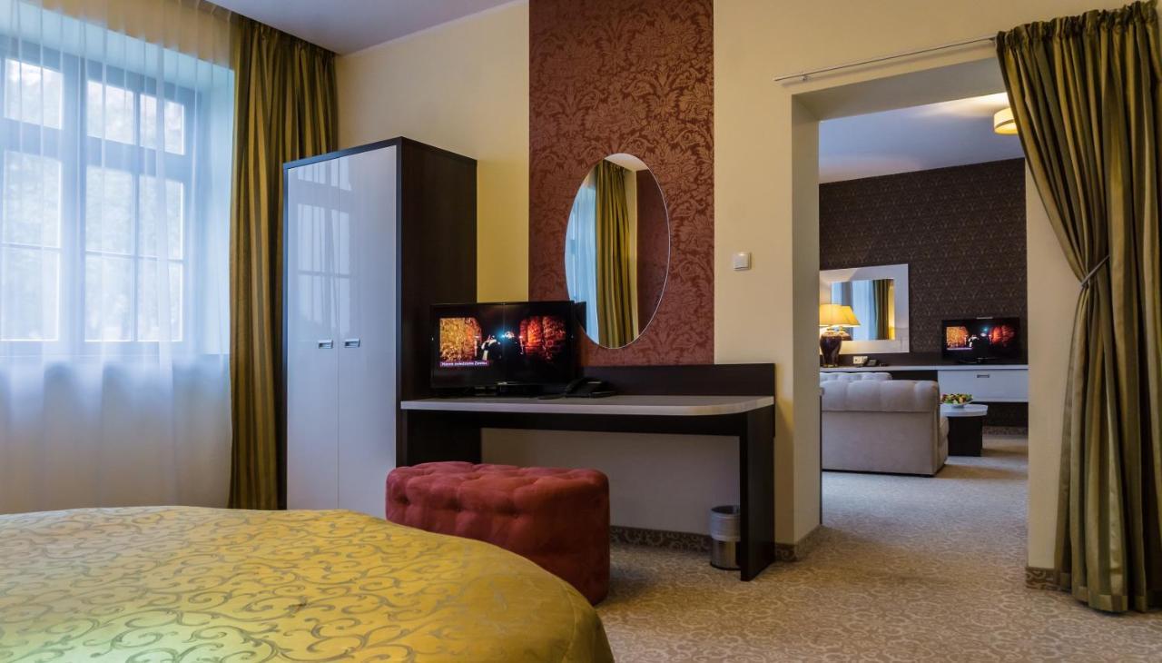Hotel Zamek Ґнєв Екстер'єр фото