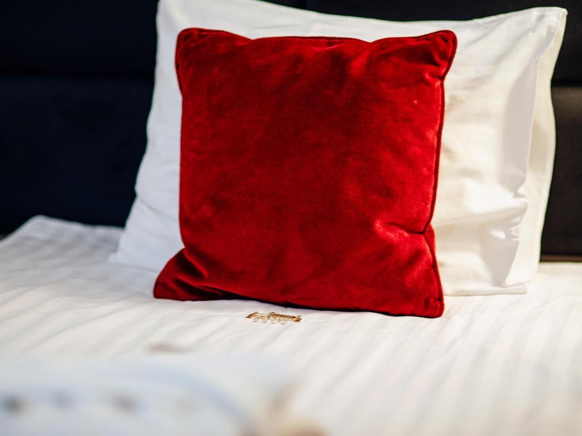 Hotel Zamek Ґнєв Екстер'єр фото
