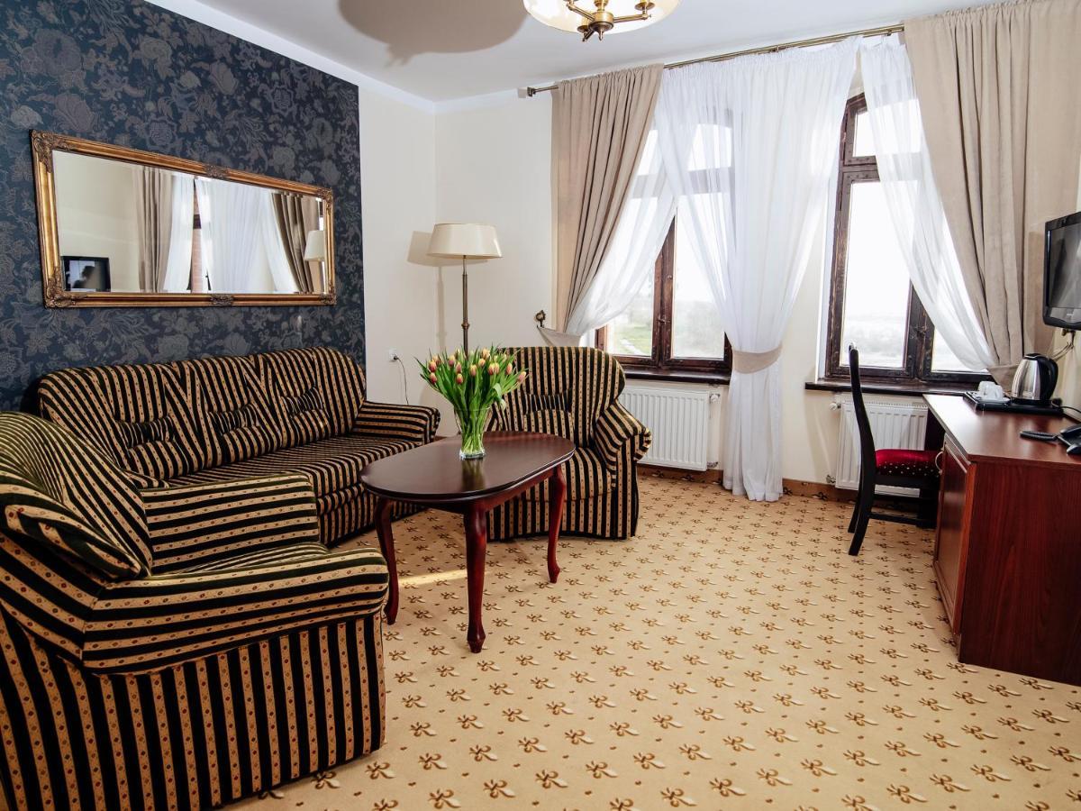 Hotel Zamek Ґнєв Екстер'єр фото
