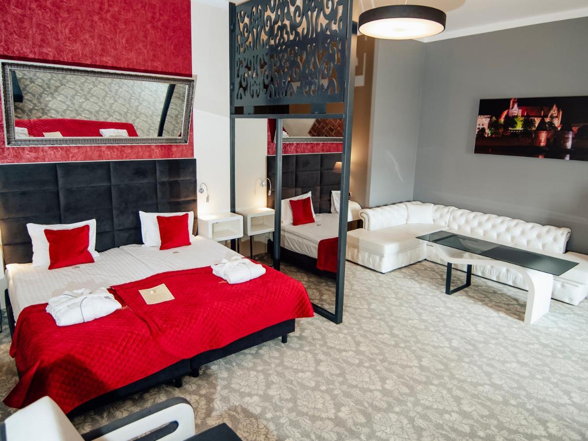 Hotel Zamek Ґнєв Екстер'єр фото