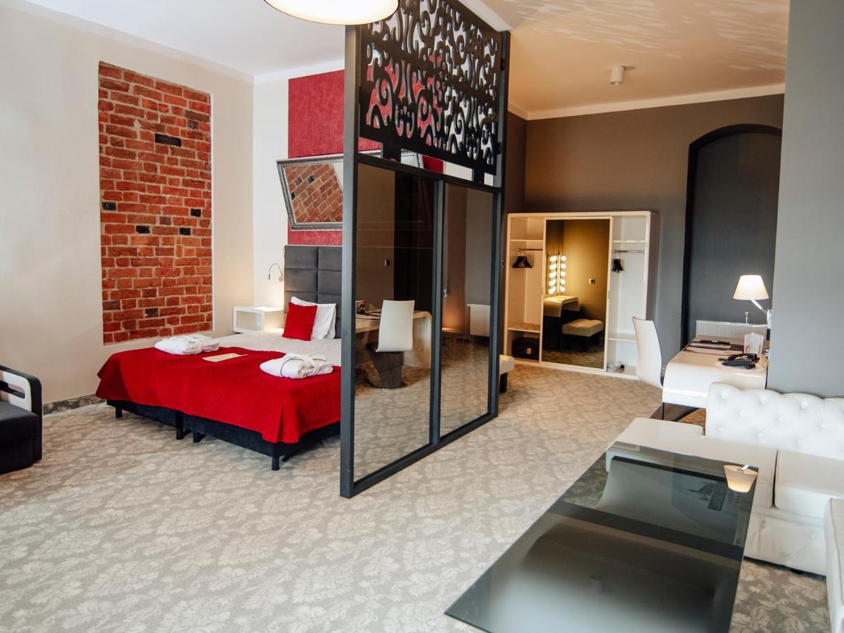 Hotel Zamek Ґнєв Екстер'єр фото