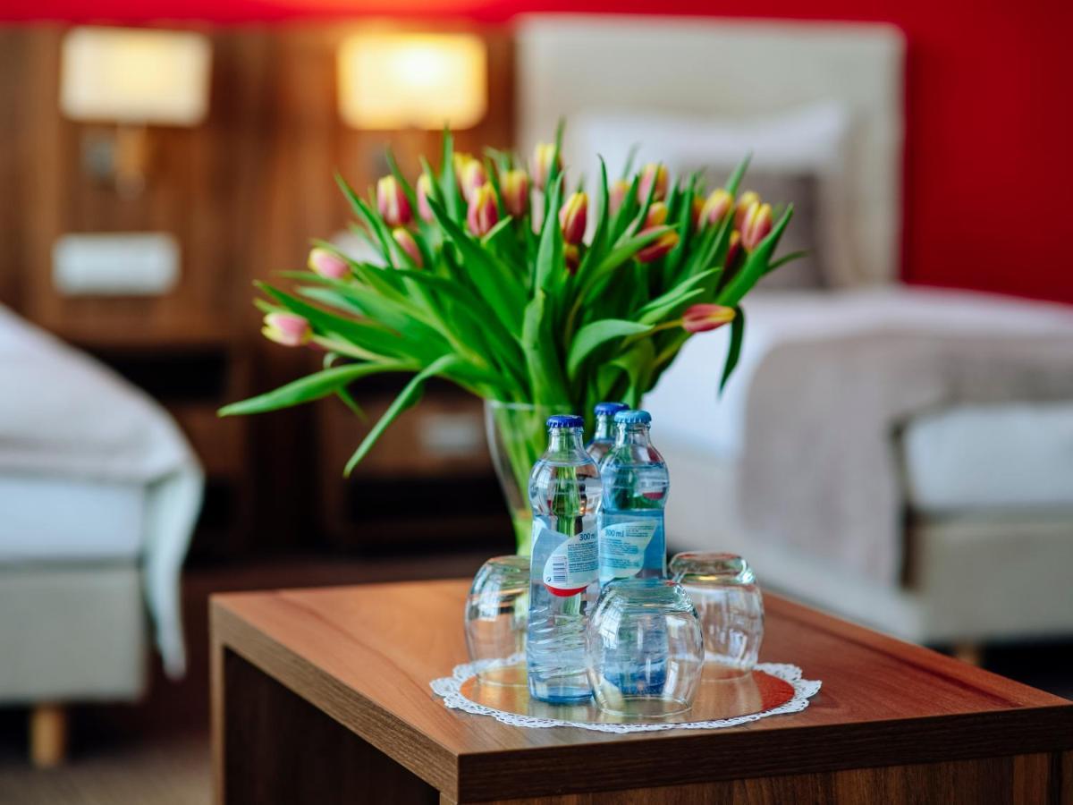 Hotel Zamek Ґнєв Екстер'єр фото